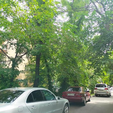 Квартира Рядом Арбата, Гоголя 92 Almaty Exterior foto